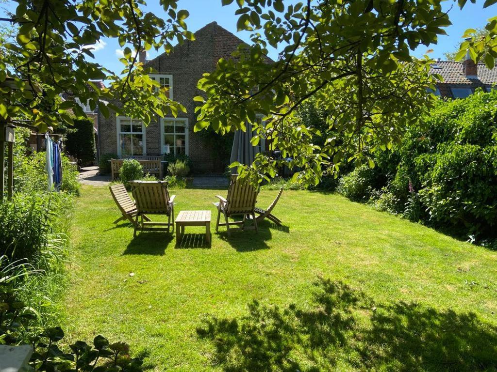 Tuinkamer In Monumentaal Pand Veere Esterno foto
